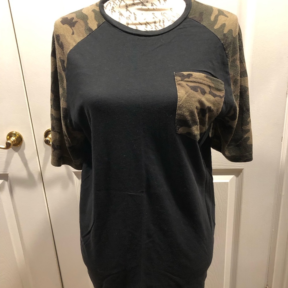 SHEIN CAMO ACCENTS TEE